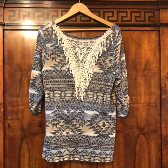 Signature Studio Woman 1X Aztec Crochet Fringe Top 3/4 Sleeve Geometric Boho - Picture 5 of 15